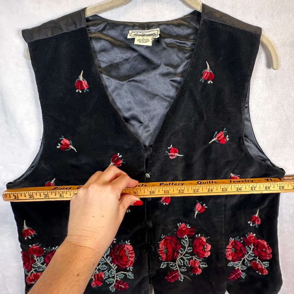TanTrums Vintage Black Velvet Floral Embroidered Vest Red Rose Large - Picture 3 of 9